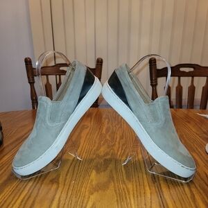 Mens size 9 Cougar slip ons.